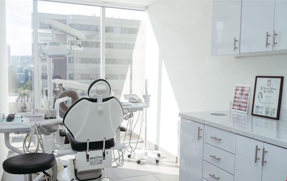 Dr. Implant Dentist 2